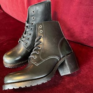 FFYE Sabrina lace up - size 6, new